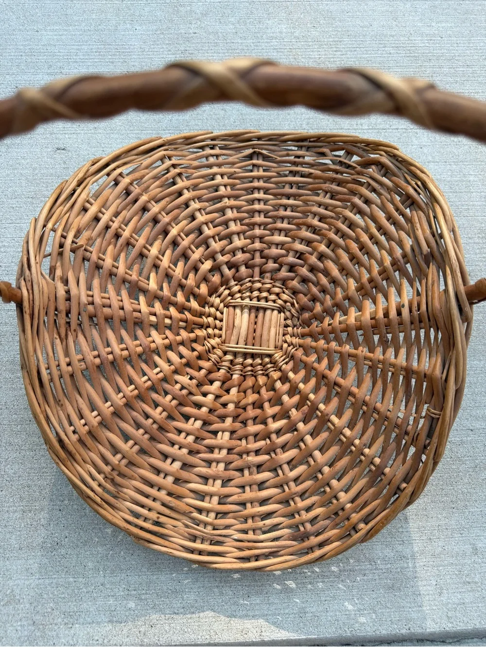 N/A handwoven round